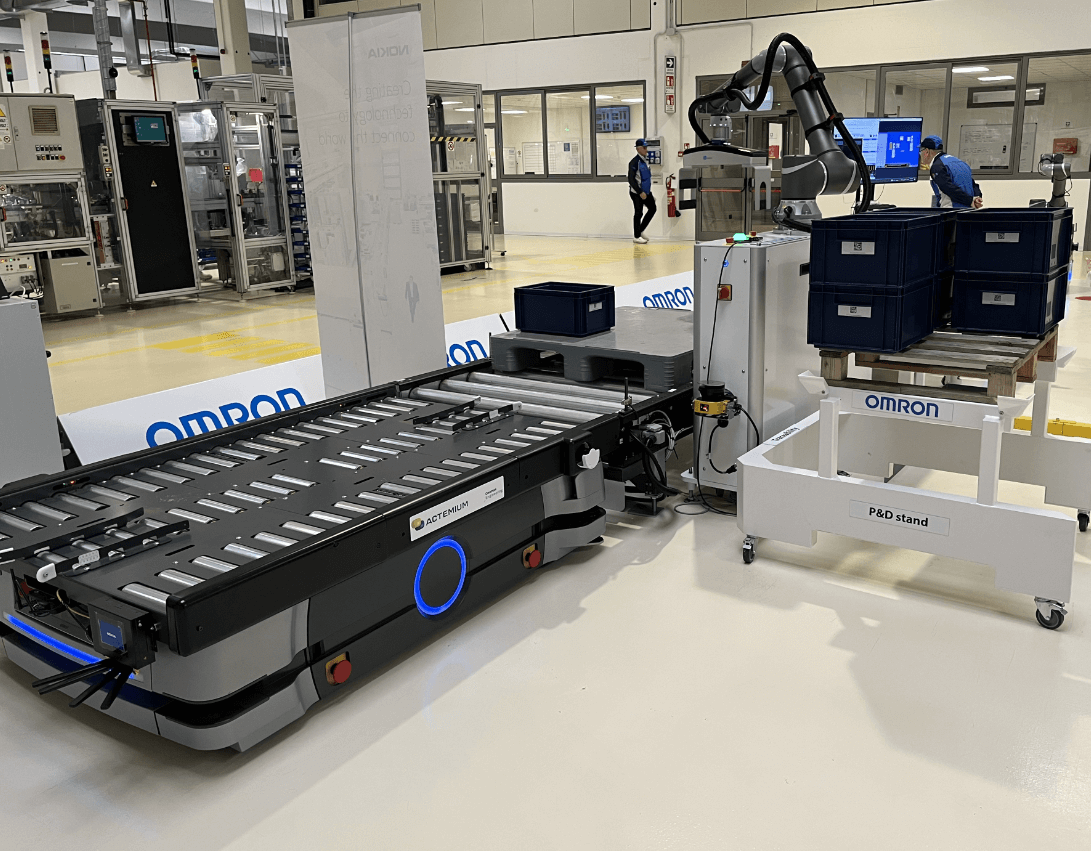 Convoyeur supérieur HD1500 pour palettes OMRON, France